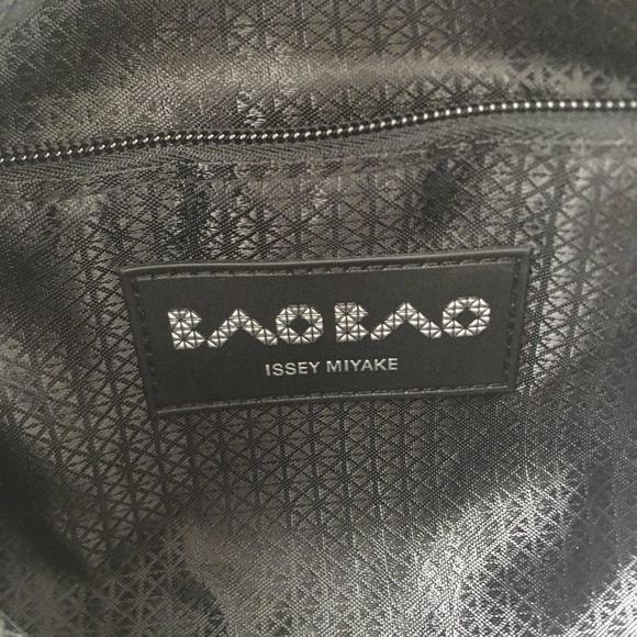 White Baobao Issey Miyake Crossbody Bag with Triangular Appliques - Picture 9 of 12